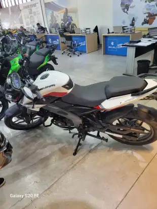 BAJAJ-DOMINAR NS200-2026