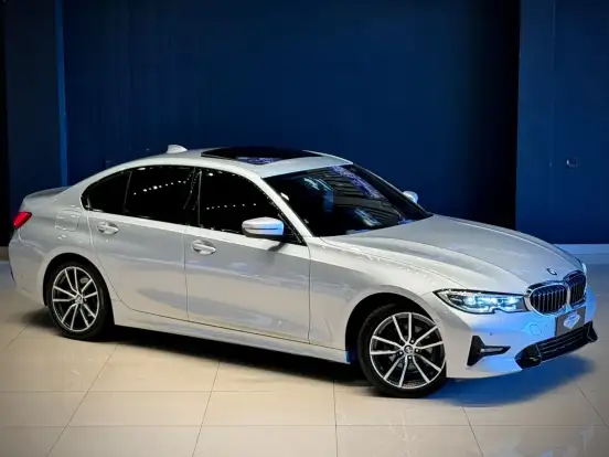 BMW-320i-2021