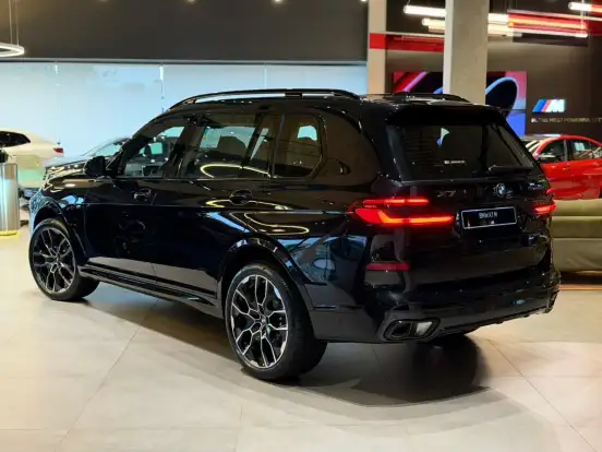BMW-X7-2025