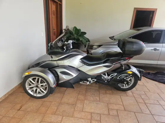 CAN-AM SPYDER RS 