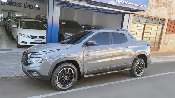 FIAT TORO 2.0 16V TURBO DIESEL ULTRA 4WD AT9 FIAT TORO 2.0 16V TURBO DIESEL ULTRA 4WD AT9