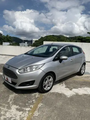 FORD FIESTA 1.6 SE HATCH 16V FLEX 4P POWERSHIFT FORD FIESTA 1.6 SE HATCH 16V FLEX 4P POWERSHIFT