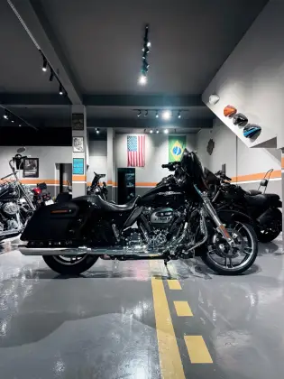 HARLEY-DAVIDSON STREET GLIDE SPECIAL 