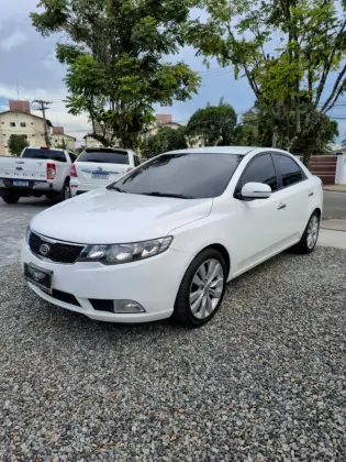 KIA CERATO 1.6 EX3 SEDAN 16V GASOLINA 4P AUTOMÁTICO