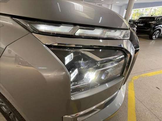 MITSUBISHI-TRITON-2.4 BITURBO DIESEL CD HPE 4X4 AUTOMÁTICO MITSUBISHI-TRITON-2025