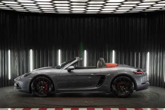 PORSCHE-718-2024