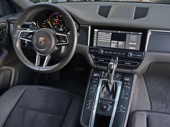 PORSCHE-MACAN-2021