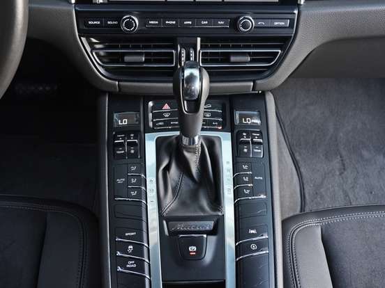 PORSCHE-MACAN-2021