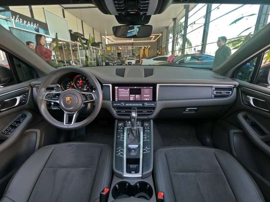 PORSCHE-MACAN-2021