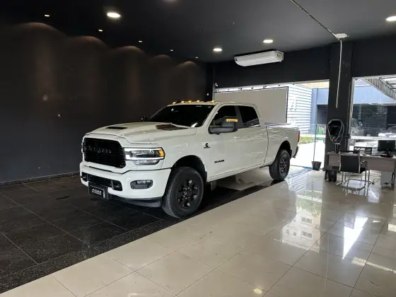 RAM 3500 6.7 I6 TURBO DIESEL LARAMIE NIGHT EDITION CD 4X4  AUTOMÁTICO