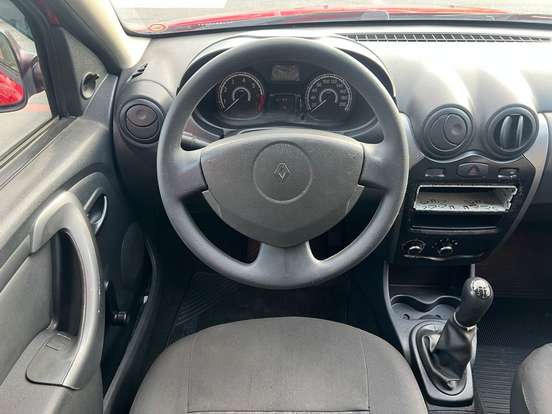 RENAULT-SANDERO-2011
