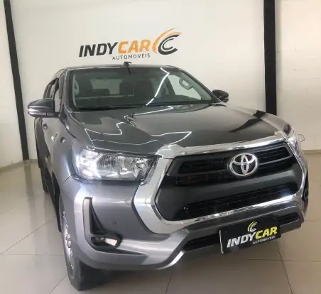 TOYOTA-HILUX-2.8 D-4D TURBO DIESEL CD SR 4X4 AUTOMÁTICO TOYOTA-HILUX-2022