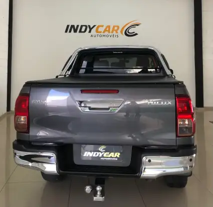 TOYOTA-HILUX-2.8 D-4D TURBO DIESEL CD SR 4X4 AUTOMÁTICO TOYOTA-HILUX-2022