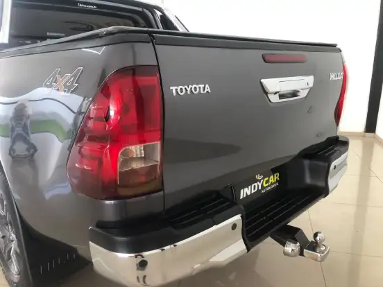 TOYOTA-HILUX-2.8 D-4D TURBO DIESEL CD SR 4X4 AUTOMÁTICO TOYOTA-HILUX-2022