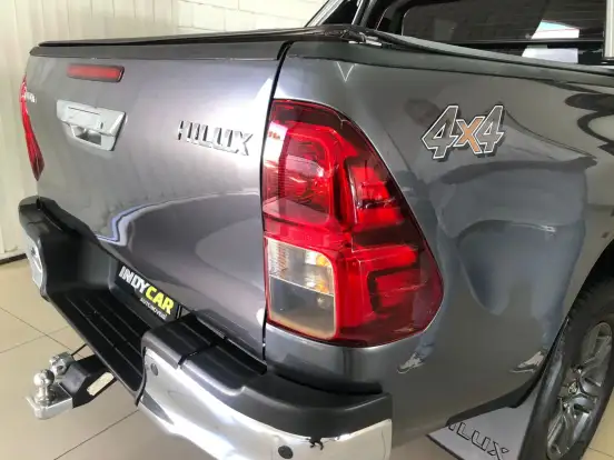 TOYOTA-HILUX-2.8 D-4D TURBO DIESEL CD SR 4X4 AUTOMÁTICO TOYOTA-HILUX-2022