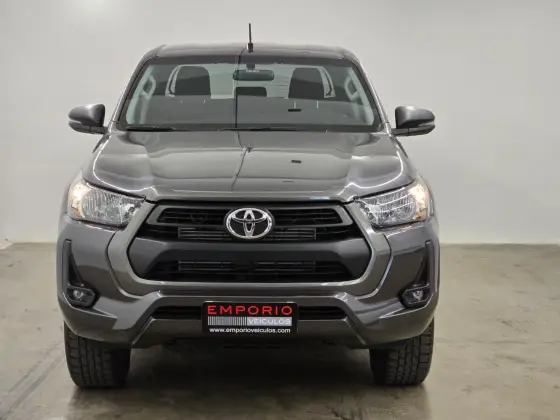 TOYOTA HILUX 2.8 D-4D TURBO DIESEL CD SR 4X4 AUTOMÁTICO