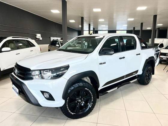 TOYOTA HILUX 2.8 SR CHALLENGE 4X4 CD 16V DIESEL 4P AUTOMÁTICO