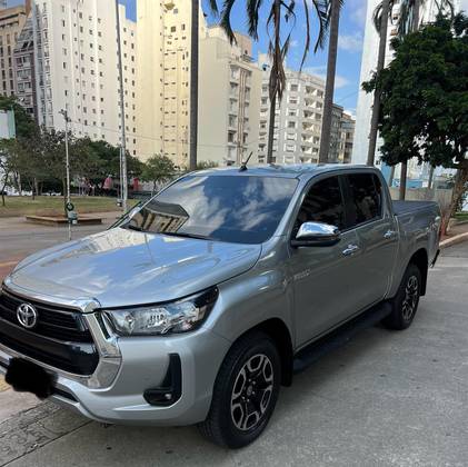 TOYOTA HILUX 2.8 D-4D TURBO DIESEL CD SR 4X4 AUTOMÁTICO