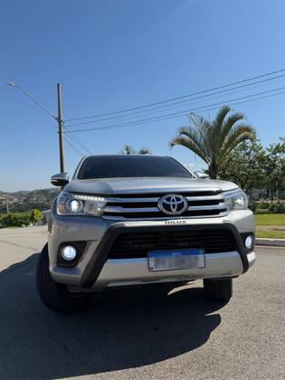 TOYOTA HILUX 2.8 SRX 4X4 CD 16V DIESEL 4P AUTOMÁTICO