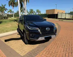 TOYOTA HILUX SW4 2.8 D-4D TURBO DIESEL SRX 4X4 AUTOMÁTICO TOYOTA HILUX SW4 2.8 D-4D TURBO DIESEL SRX 4X4 AUTOMÁTICO