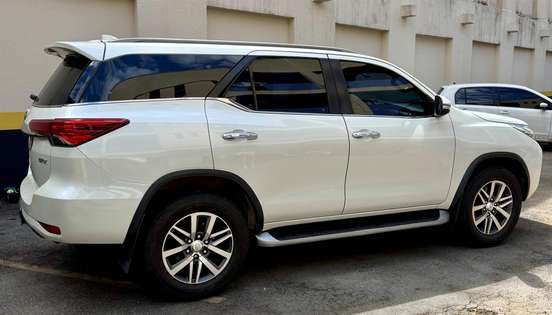 TOYOTA-HILUX SW4-2016