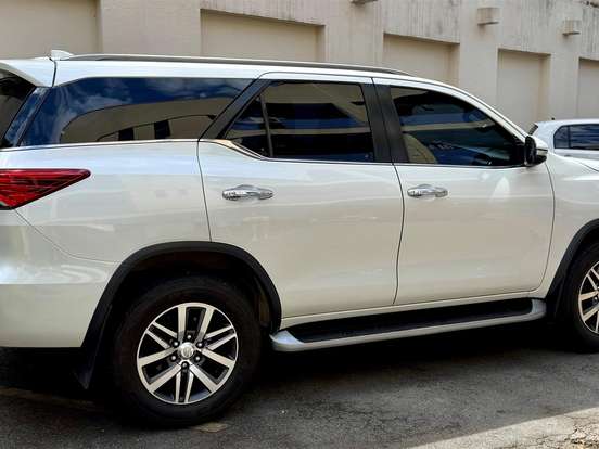 TOYOTA-HILUX SW4-2.8 SRX 4X4 16V TURBO INTERCOOLER DIESEL 4P AUTOMÁTICO TOYOTA-HILUX SW4-2016