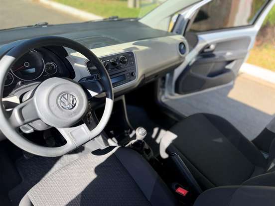 VOLKSWAGEN-UP-2016