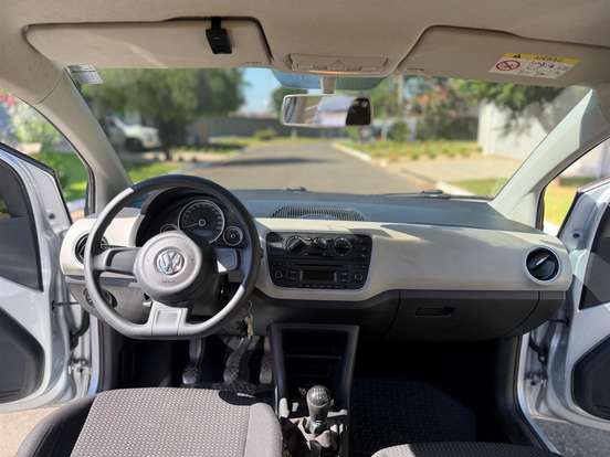 VOLKSWAGEN-UP-2016
