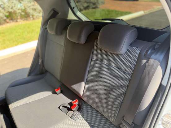 VOLKSWAGEN-UP-2016