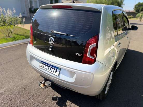VOLKSWAGEN-UP-2016