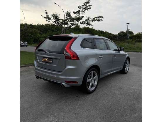 VOLVO-XC60-2015