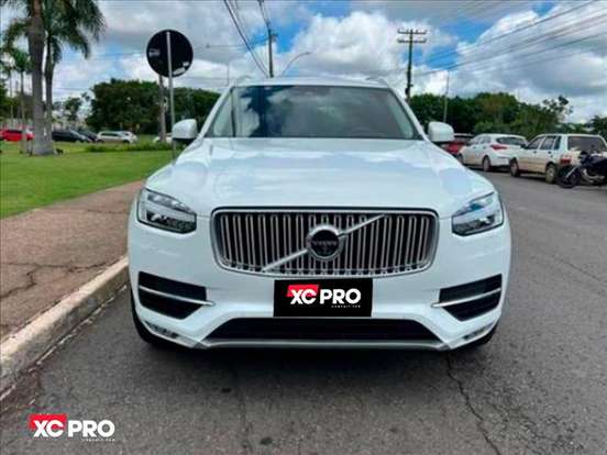 VOLVO-XC90-2017