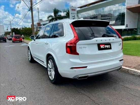 VOLVO-XC90-2017