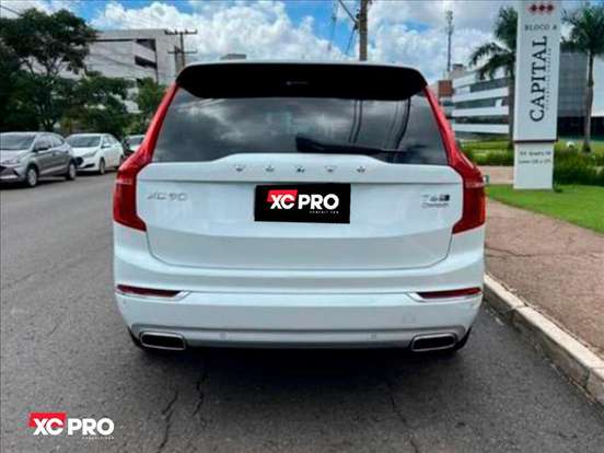 VOLVO-XC90-2017