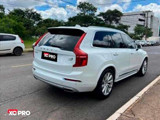 VOLVO-XC90-2017