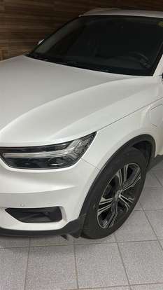 VOLVO-XC40-2021