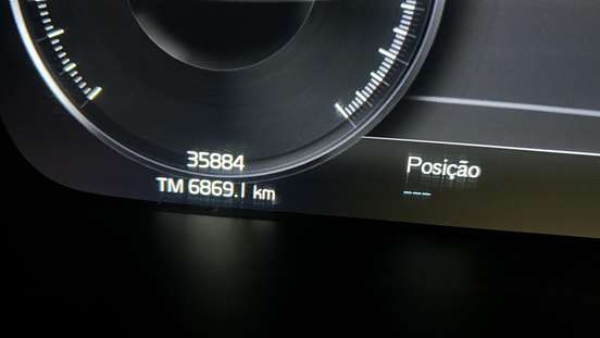 VOLVO-XC40-2021
