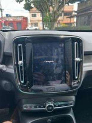 VOLVO-XC40-2021