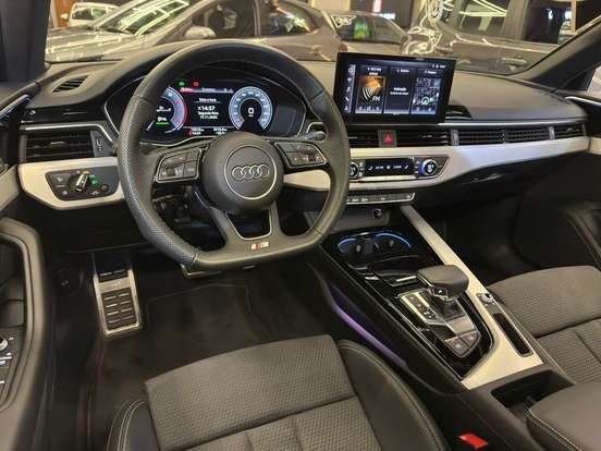 AUDI-A4-2023