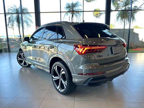 AUDI-Q3-2024