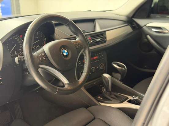 BMW-X1-2011