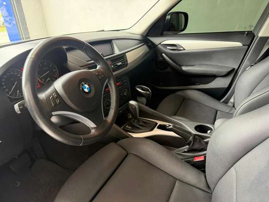 BMW-X1-2011