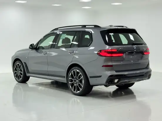 BMW-X7-2025