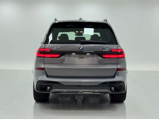BMW-X7-2025