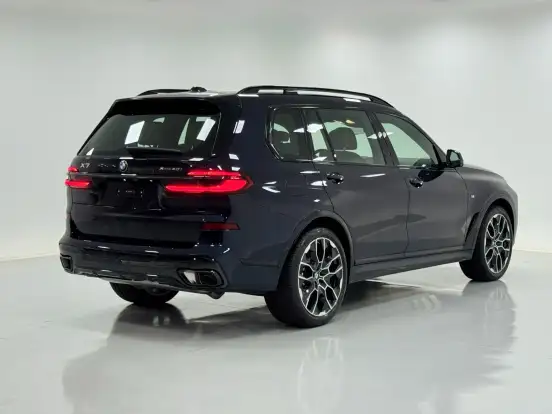 BMW-X7-2025