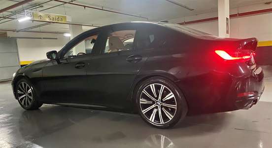 BMW-320i-2023