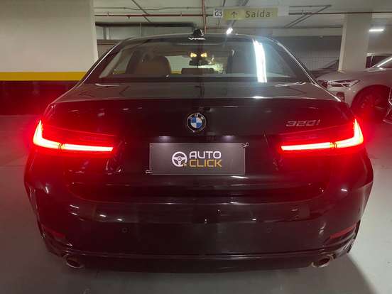 BMW-320i-2023