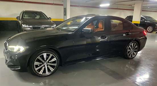 BMW-320i-2023