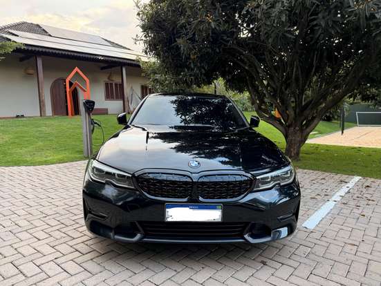 BMW-320i-2019