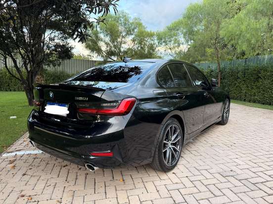 BMW-320i-2019